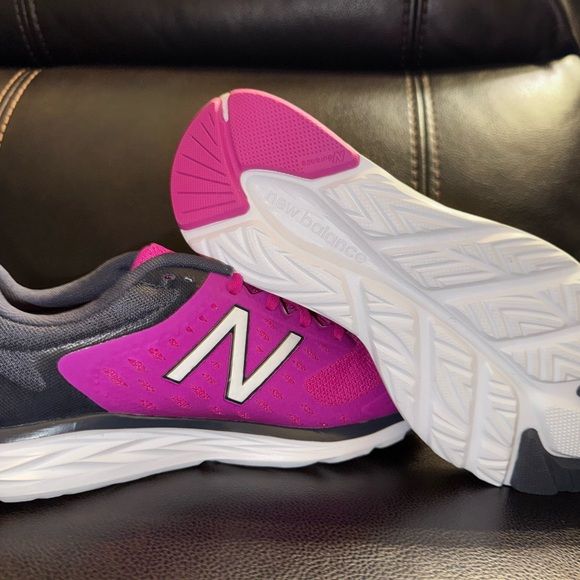 New Balance Women’s  490 V5 Running Shoe size 10.5 - Picture 4 of 6